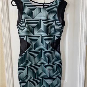 🔥Great body flattering dress size M